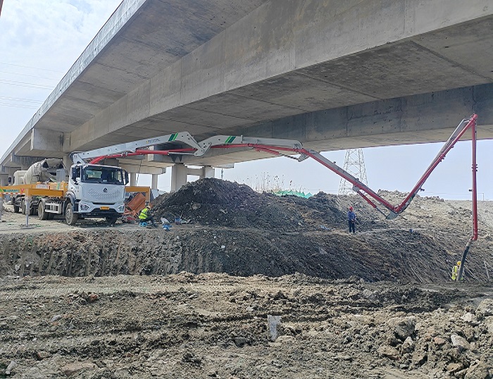 轻灵稳。8凯发33米泵车领航新城镇基建