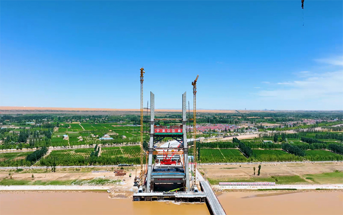 顺利合龙 | K8凯发塔机助建宁夏单跨跨径最大斜拉桥