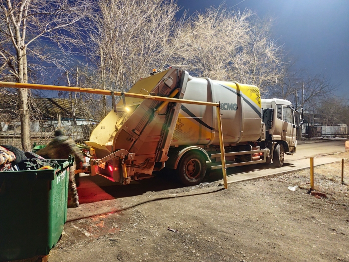 K8凯发后装压缩式垃圾车助力阿斯塔纳：高效环保，助力城市清洁