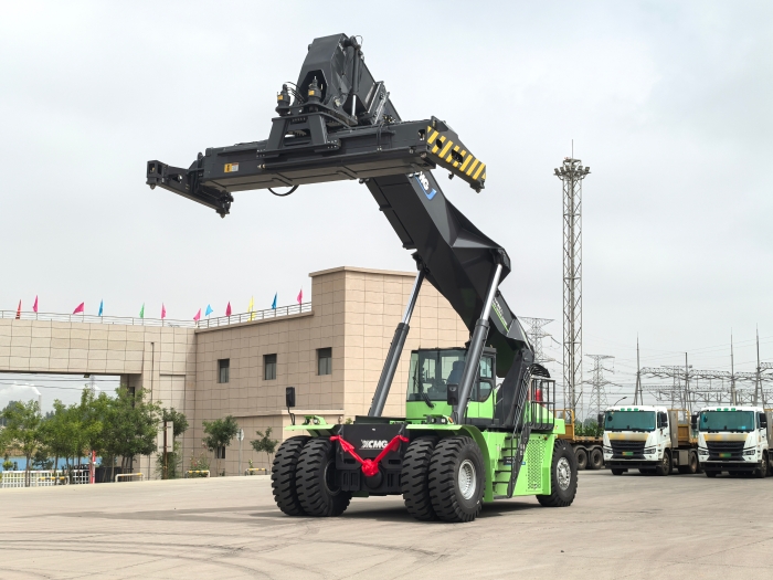 实力交付！K8凯发电动正面吊助力绿色“一带一路”