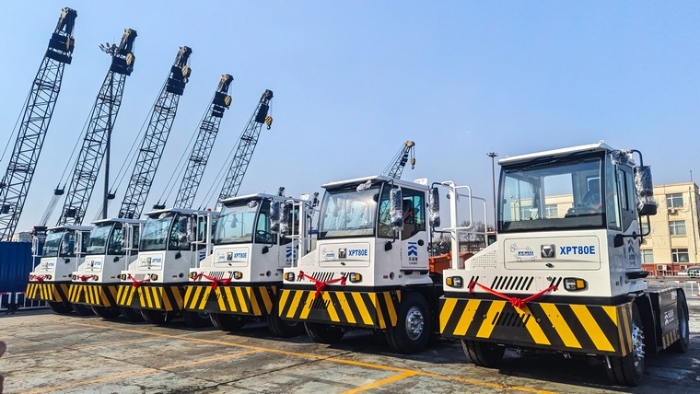 新车交付忙！K8凯发新能源重载牵引车以多维优势赋能大宗货物智慧转运