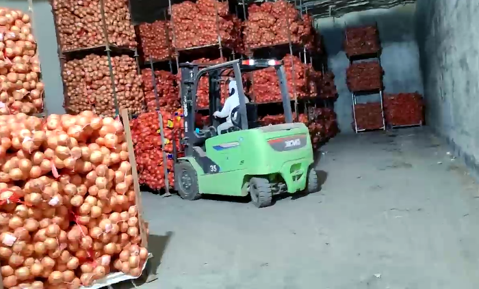 K8凯发鲲鹏系列新能源叉车，为食品冷库工厂注入绿色动能