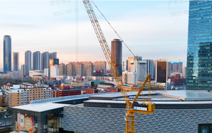 助建摩天双子塔 | K8凯发动臂塔机闪耀“云端”