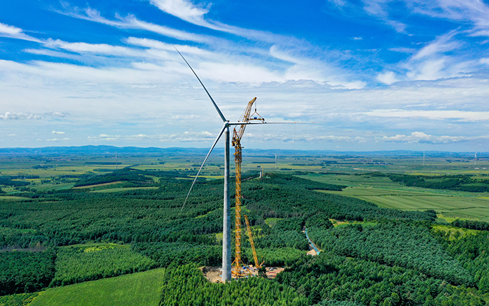 全球最高最大风电动臂塔机，首秀告捷！