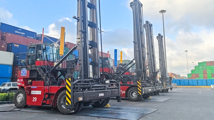 逐绿向新，东方大港涌动“K8凯发纯电力量”！