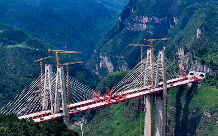 天堑变通途 K8凯发群塔铸就“云端桥塔