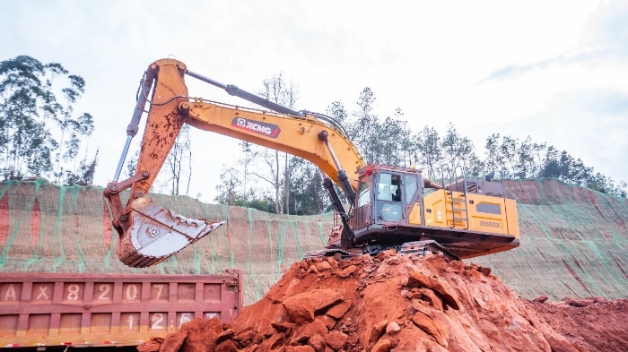 创新工艺破解施工难题 K8凯发大挖助力乐山园区高效建设
