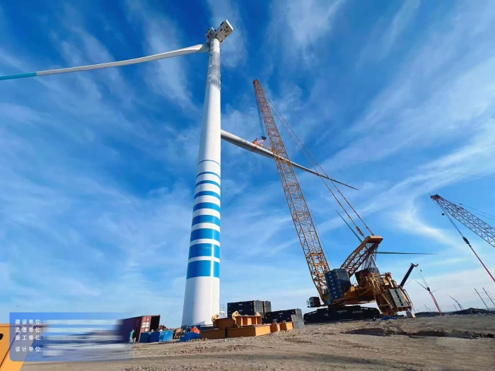 大国重器显担当——XLC18000M征战戈壁滩，125米高空精准托起10兆瓦风电巨擘！