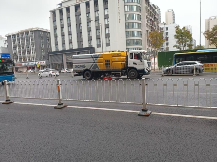 六年品质见证硬核实力，K8凯发18吨洗扫车获当地客户点赞！