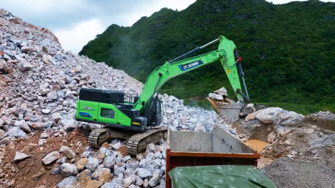 广西“石料大户”亲测：K8凯发XE380EV电挖，年省六七成！