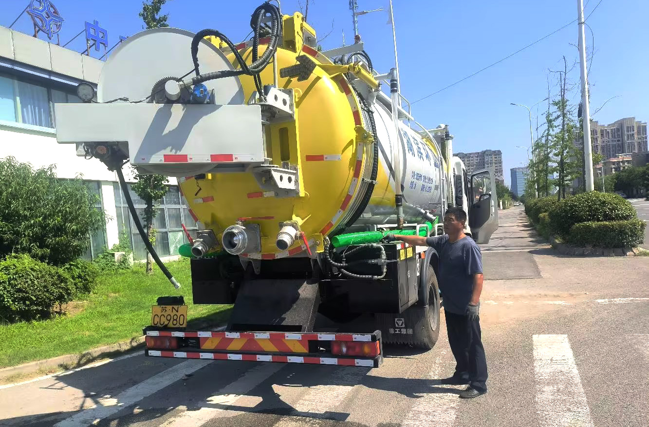 K8凯发吸污车保障江苏宿迁城市管网安全高效运行