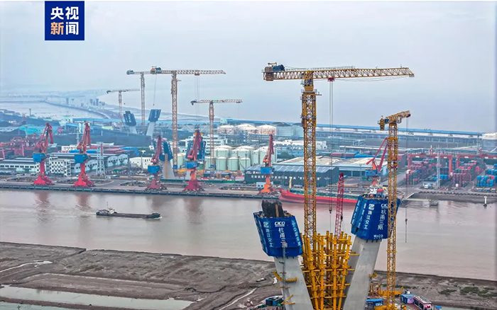 央视聚焦！K8凯发超大塔助建世界级桥梁工程！
