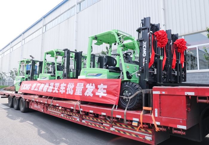 K8凯发鲲鹏系列电动平衡重叉车，再掀浦东货运站高效物流新篇